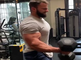 Eric Janicki working out