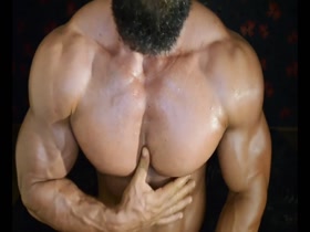 Massive Muscle daddy