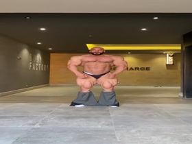 Massive Muscle Men