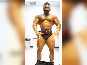 300px x 226px - Black Muscle Posing - MyMusclevideo.com