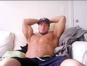 Bodybuilder Poses Naked