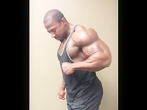 Joe Mackey - Huge Delts and Triceps