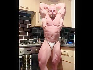 Bodybuilder Kitchen posing practice