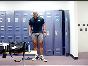 Black Bodybuilder - Big Bulge & Great Legs