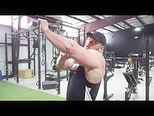 Hunter Labrada casual triceps training