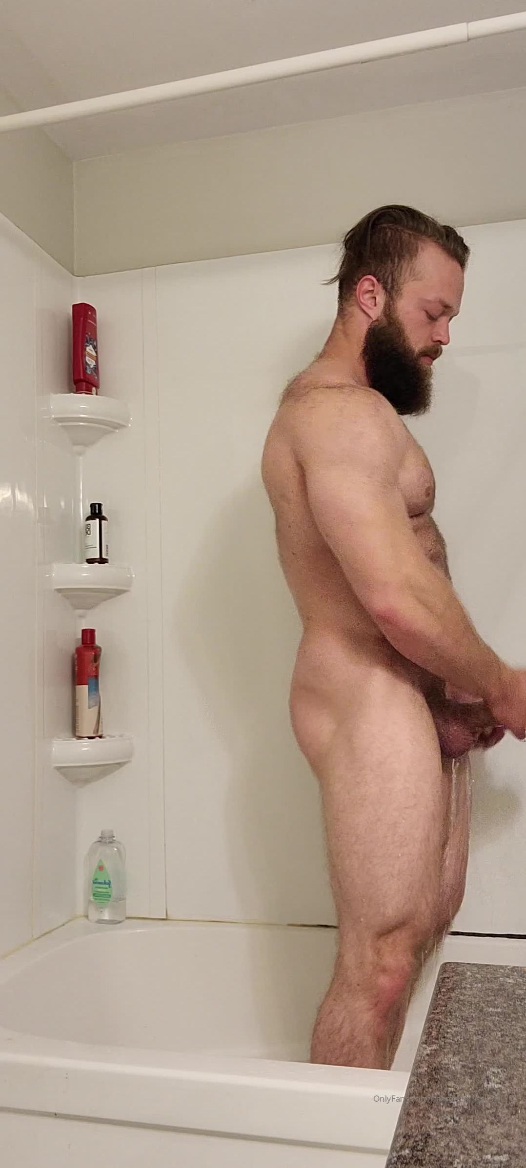 beardedmuscle69 / Bradley Austin teasing boner - MyMusclevideo.com