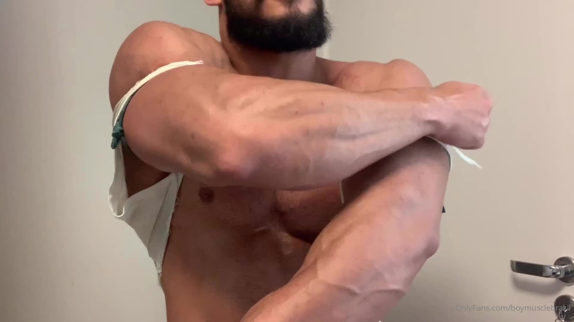 Airon Muscle 1 - MyMusclevideo.com