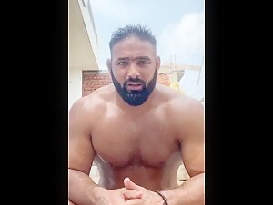 Sexy Massivo bodybuilder indiano