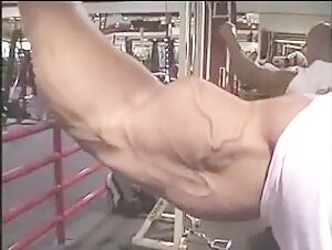 chris bennett - very large, very vascular biceps [old video]