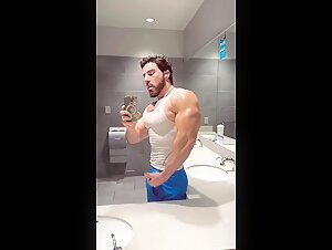Arab Muscle Show Off