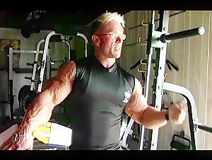 Lee Bicep and Pec Porn