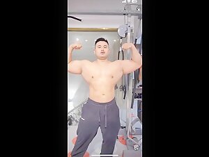 Hot🔥 Asian hunk - beefymuscle.com