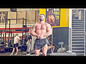 Julian Arroyuelo works out at GOLDS VENICE