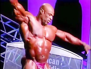 Ronnie's perfect muscle butt in 2003 Mr. Olympia