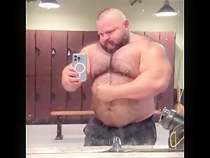 Muscle Bear Bull Flexing LOOP