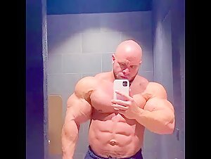 MASSIVE MUSCLE