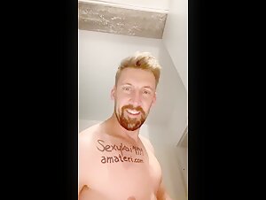 Sexy Stud in Boxers Jerking
