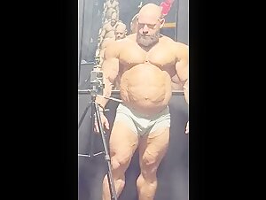 Jimmy Sadek, Roid Gut