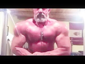 Cute muscle daddy