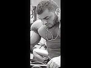 Massive bodybuilder Danovitz shows off his enormous muscles…