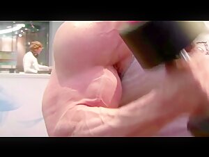 The Massive Upper Body of Andreas