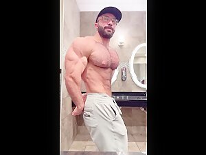 Husky Bodybuilder & Fitness Coach Chris St. Louis. (sweet bulge)