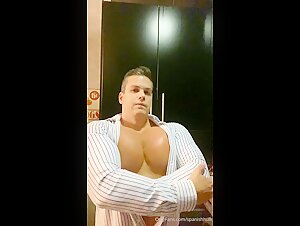 spanishhulk massive pecs