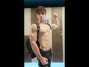 FLEX MUSCLES POST WORKOUT