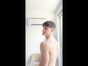 YOUNG MUSCLE MAN FLEX