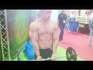 Massive muscle hunk